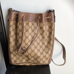 Gucci vintage drawstring bag .